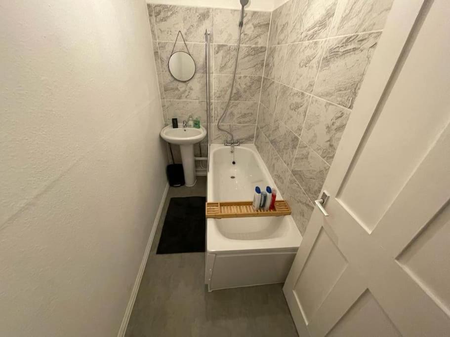 Stunning 2 Bedroom On Tower Bridge London Exteriör bild