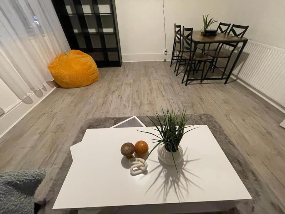 Stunning 2 Bedroom On Tower Bridge London Exteriör bild