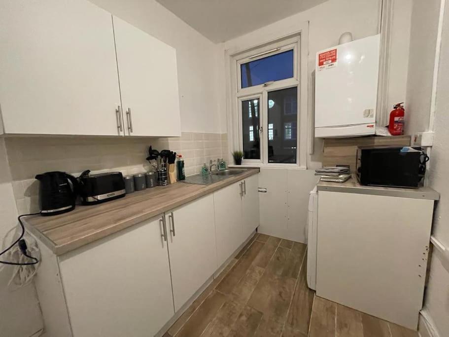 Stunning 2 Bedroom On Tower Bridge London Exteriör bild