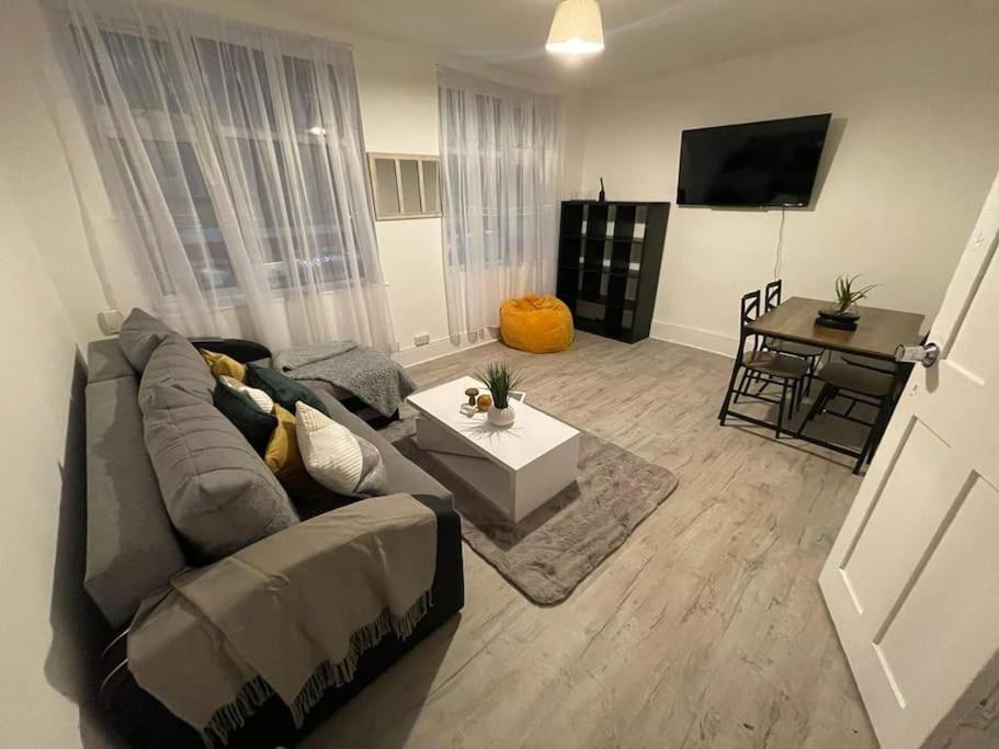Stunning 2 Bedroom On Tower Bridge London Exteriör bild