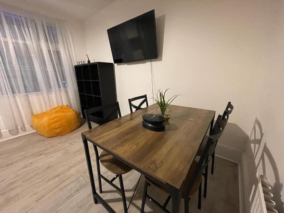 Stunning 2 Bedroom On Tower Bridge London Exteriör bild