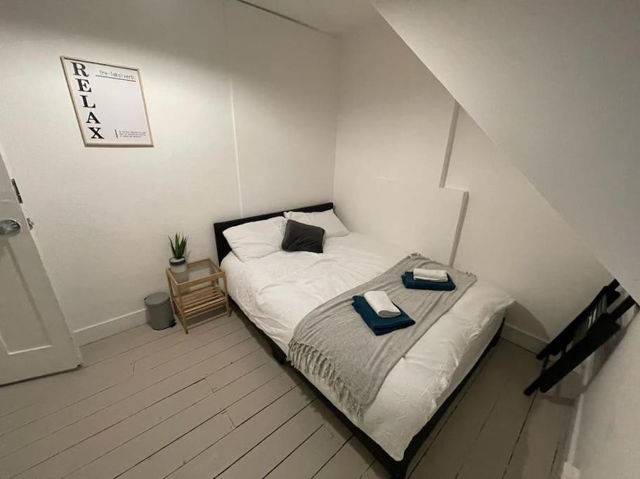 Stunning 2 Bedroom On Tower Bridge London Exteriör bild