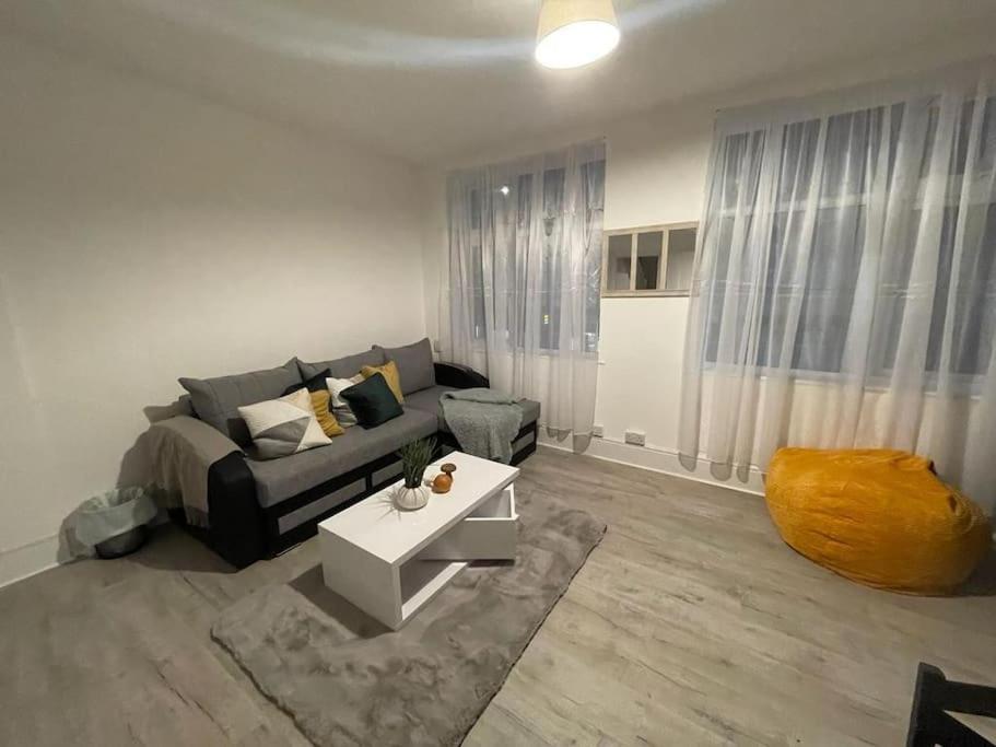 Stunning 2 Bedroom On Tower Bridge London Exteriör bild